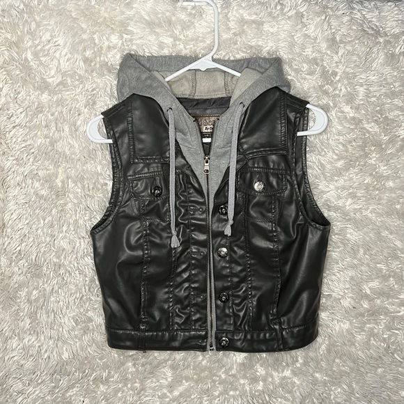 GI SONO by CAVALINI Vegan Leather Vest - Picture 4 of 13